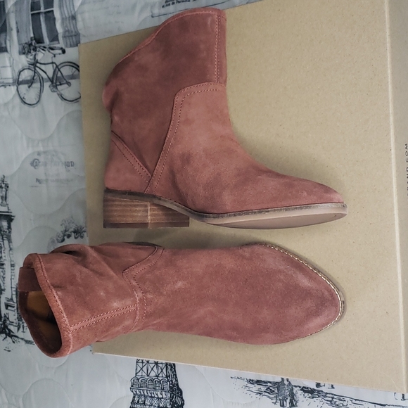 Lucky Brand: Brandy Lollin Suede Bootie (Size: 6M) - Picture 3 of 8